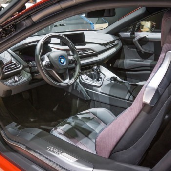 BMW i8 Protonic Red Edition - Live in Genf - Premiere 2016 Auto Show - Innenraum