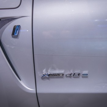 BMW X5 xDrive40i iPerformance auf dem Auto Salon Genf 2016