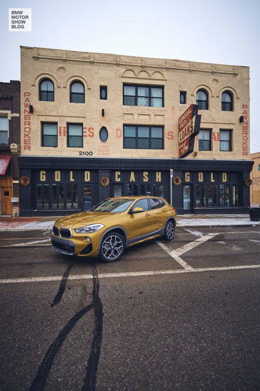 Der BMW X2 in Detroit - Gold Cash Gold
